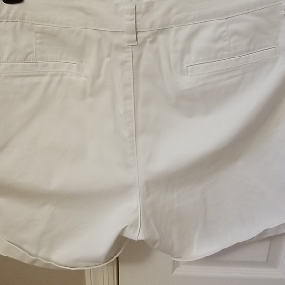 Shorts - Picture 3 of 3